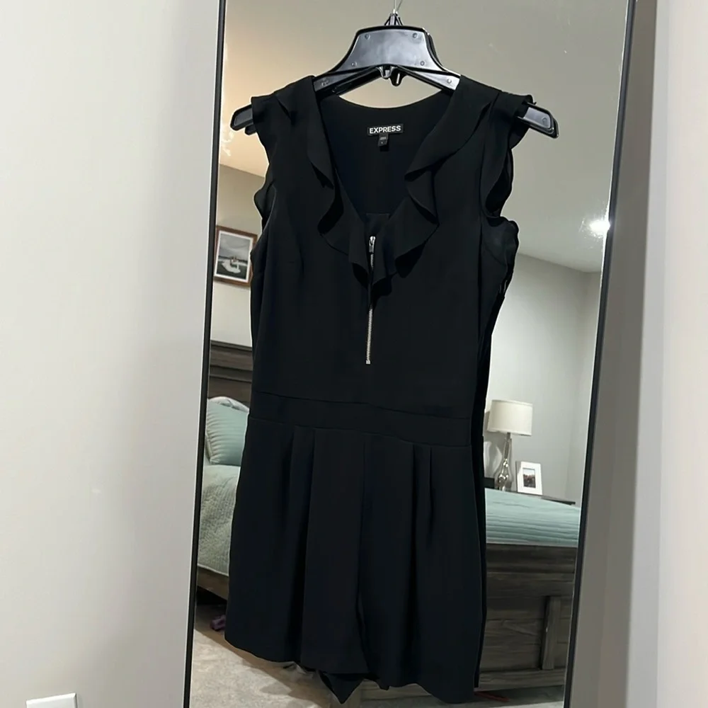 Express: Size 4, Black Ruffle Romper - Picture 1 of 5